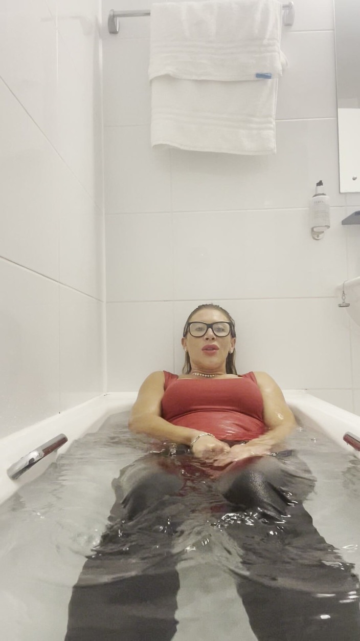 CALLIE ROKS: Orgasme dikongkek dunked dan basah