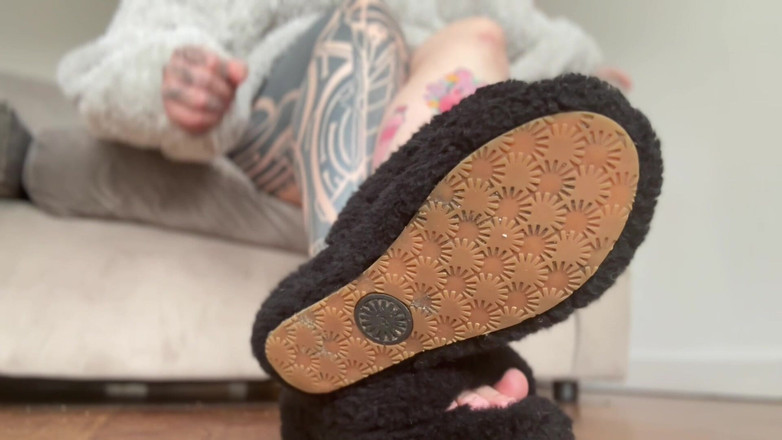 Miss Valentina: Worship My Dirty Uggs