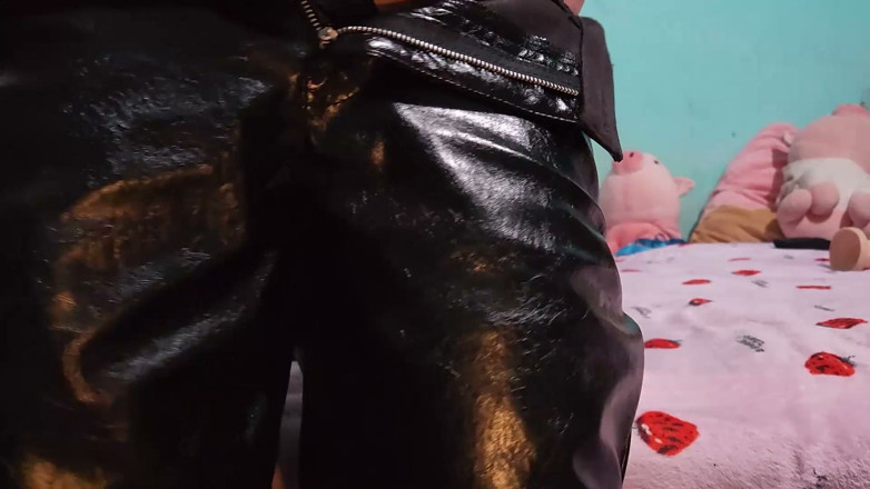Crystal Phoenix: Big Ass in Latex