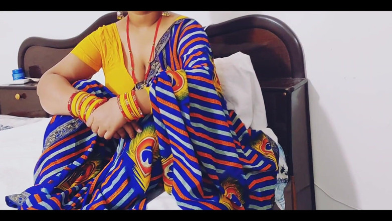 Desi Club House: Bhabhi indiano sesso cattivo con il suo cavaliere a chiacchiere...