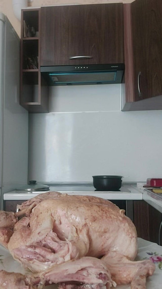 GinnaGg: Kocam için çorba pişiriyorum, her zaman çıplak