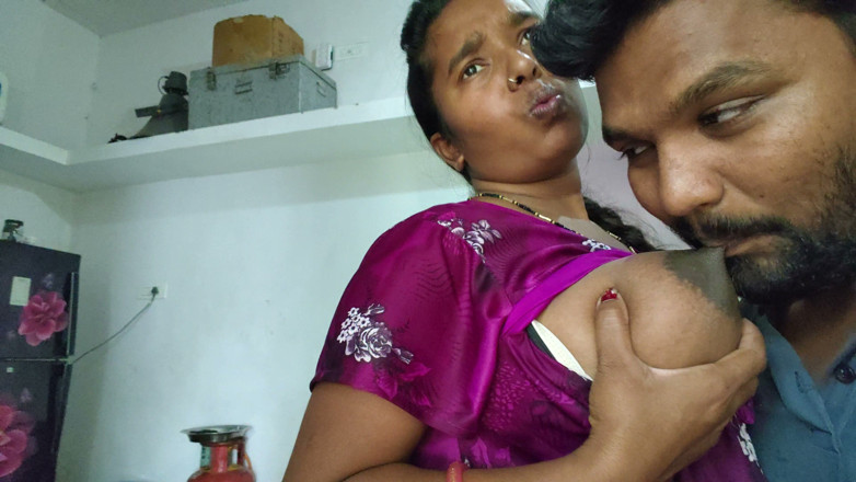 Premi pooja: Vidéos de seins indiens - Pahli Bar Dheere Dheere Devar Aur...