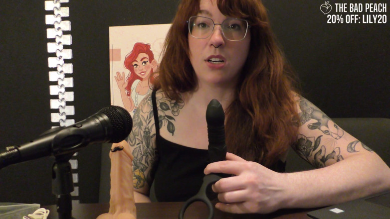 Lily O'Riley: Nsfw огляд дистанційного керування, що штовхає масажер простати з поганого Персика