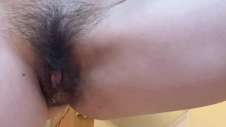 sweethanajapanese: Chcací video pussy chcaní voda na záchodě