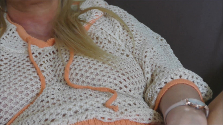 Natalie K: Masturberend Orgasme Met Close-up Poesje Spreiden En Clit Spelen in...