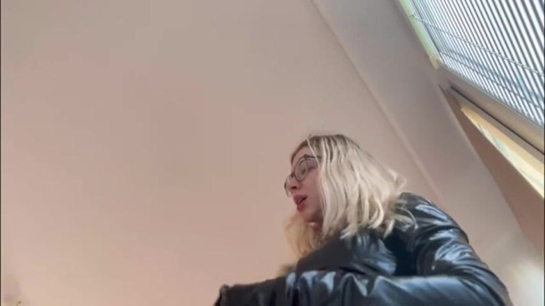 Goddess_Bella_Rae: La déesse femdom te asservise
