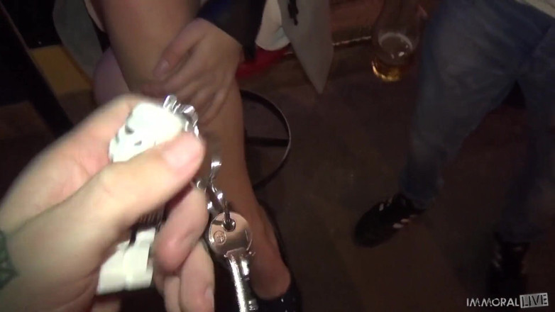 Immoral Live: Ayda Swinger, teenagerka s úžasnými přírodními kozami šuká nejlepší kamarády svého táty!