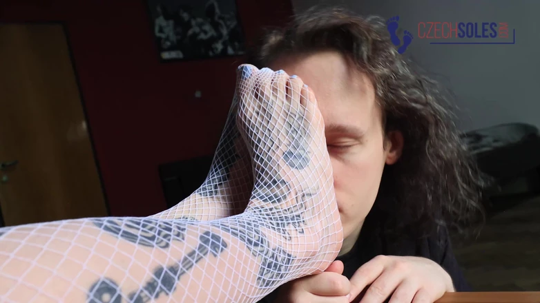 Czech Soles - foot fetish content: Seksi ev hizmetçisi ayak ibadeti hizmeti