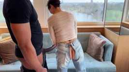 Lucys London-Abenteuer: BBC Kuss, halsfick blowjob und stehender Sofa-sex mit einfachem Zugang zu Jeans
