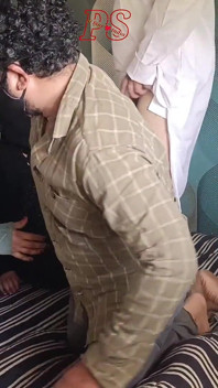 Burka Pehen Ke Do Muslim Bhabhi Ne Saath Mein Chudwaya Foursome Blowjob Doggy Cum on Boobs Hindi Audio