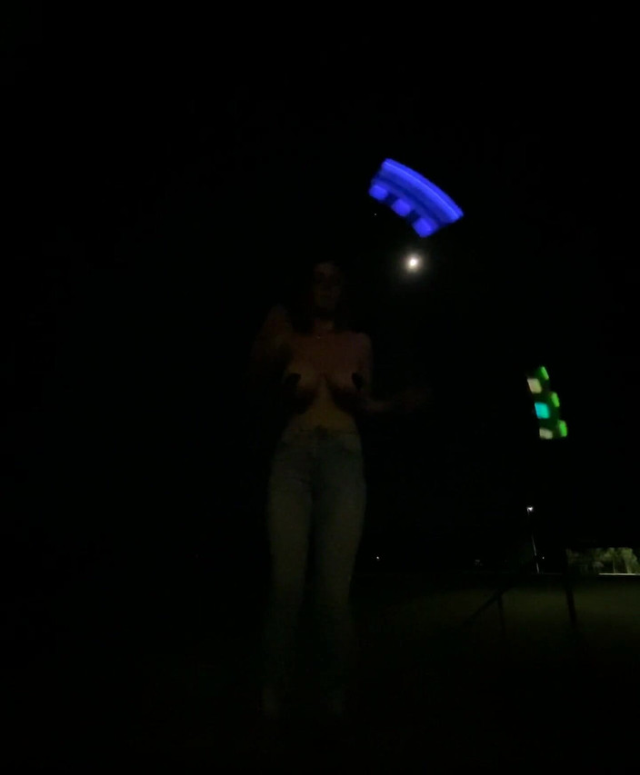 April Sparx: Poi bez topu