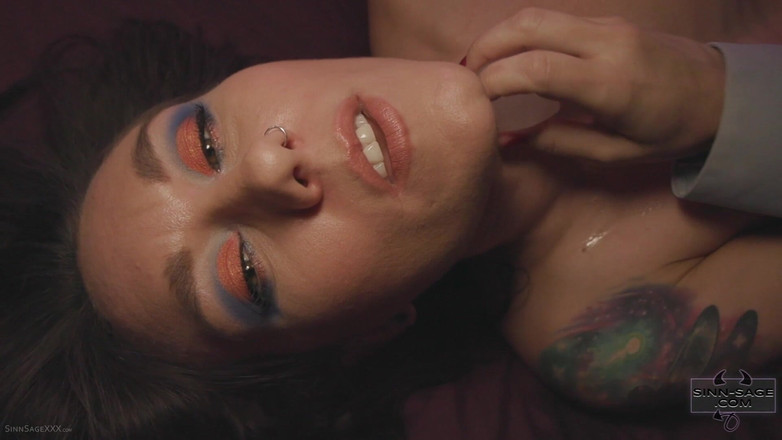 Sinn Sage: Một asmr quyến rũ thần thánh