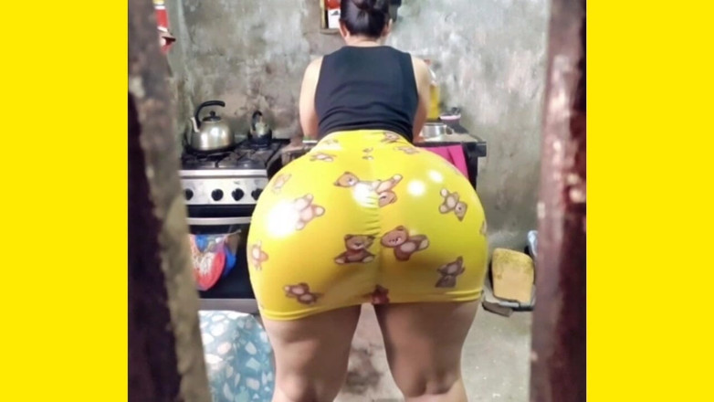 Xprohibidox1: Elle danse bien salope avec sa jupe jaune
