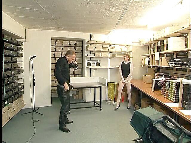 Lucky Cooch: Blondă drăguță suge pula ca o profesionistă