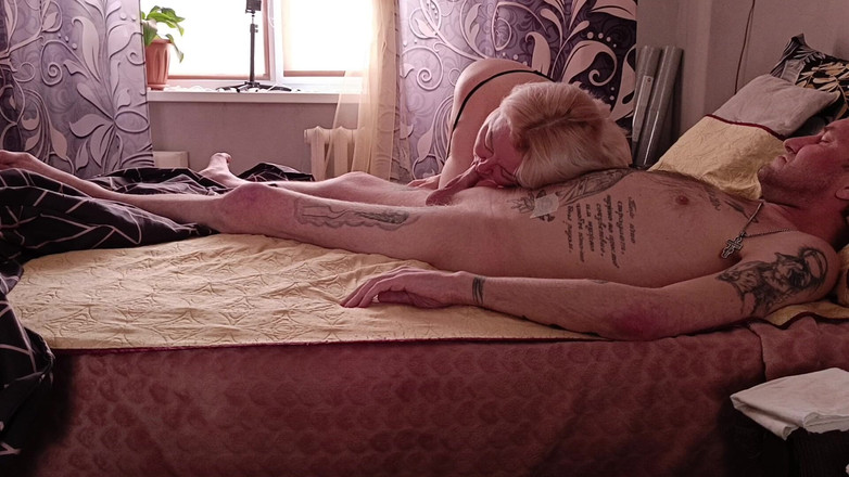 Zona901: Ein bett mit einem nachbarn geteilt, fickte sie in mund...