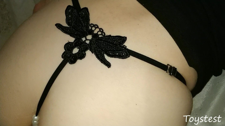 Toystest: Kadının tüm dölüne ihtiyacı var... Biri derinlerde, diğeri seksi iç çamaşırında