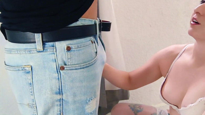 Candy Camille: 나는 남편의 가장 친한 친구의 정액을 삼키는 것을 좋아했다.