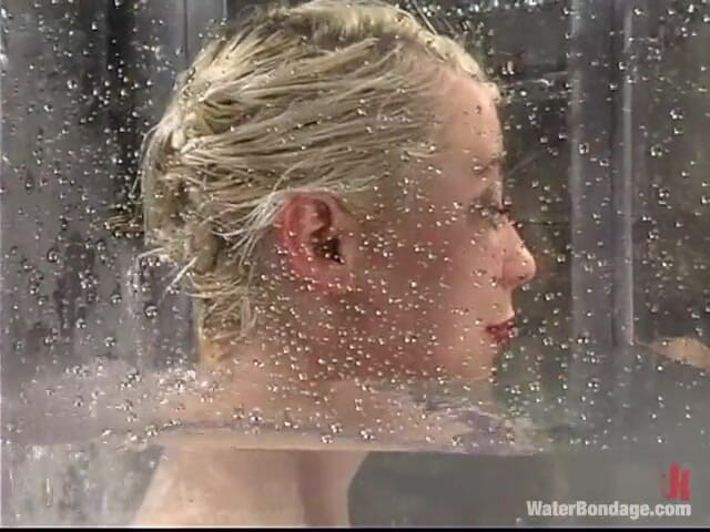 Water Bondage by Kink: Lorelei lee và mô-men xoắn