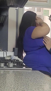 Gordinha madrasta gosta de paus diferentes em câmera lenta