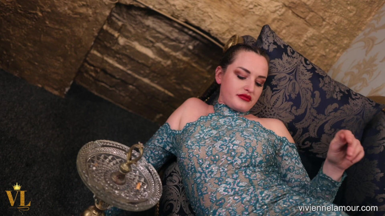 Vivienne l'Amour: Vivienne L'amour - Smoke and Stroke with Goddess 1080p Full HD