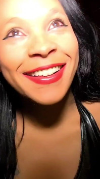 साँवली बेब Chantelle santos अपने पहले डॉगिंग मिशन पर जाती है