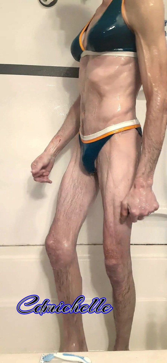 Crossdressers Cd Michelle wearing sexy lingerie: क्रॉसड्रेसर cdmichell नीला टू पीस स्विमसूट पहने हुए