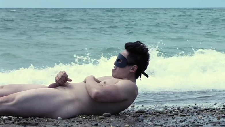 barenakedboy: Spotted: Personal Ocean's Hype Man. Valuri Crashing, mușchii strălucind, și Absolut...