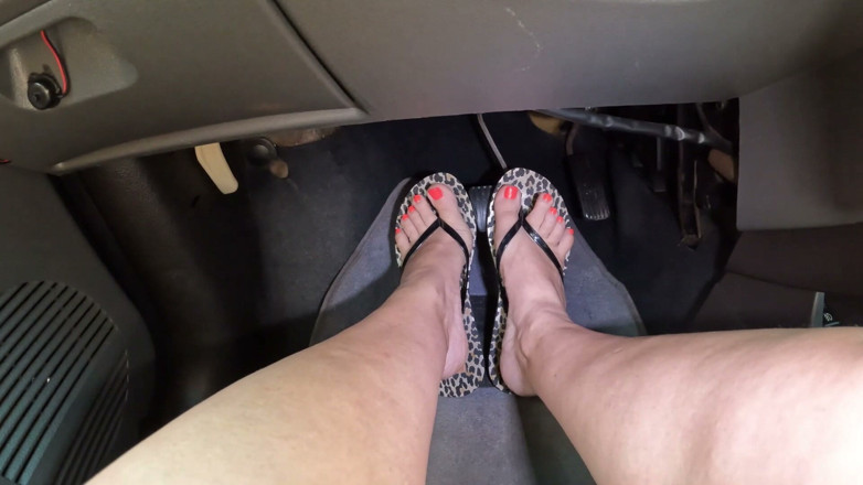 Blondelatinmom: Barefoot Driving Around the City