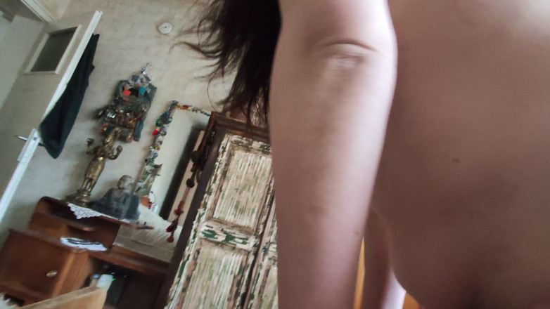 Hairy Homemade Amateur Orgasms: Kleed mijn kleren uit, onthul mijn harige poesje en doorhangende...