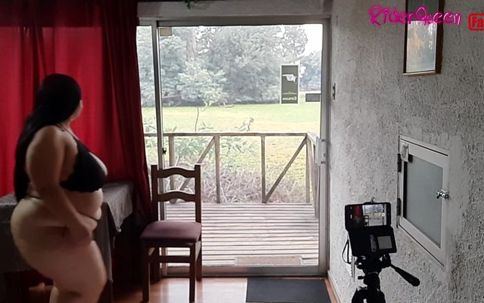 Riderqueen: Hete latina milf alleen voor fans slow motion