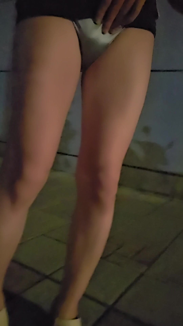 Taiwancdgirl: O cenário sob a saia da pseudo-dama Tingxuan ao ar...