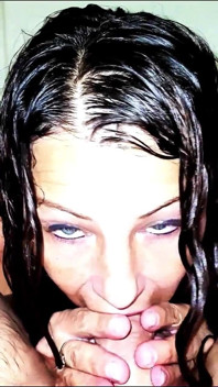 Bath Blowjob Close up
