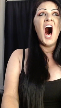 MiLF sbadiglia