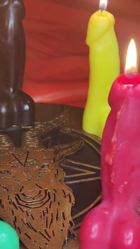 Real Bruxa Satânica Realiza Rituais De Magia Negra E Convoca Satanás Para Fazer Sexo Com Ele