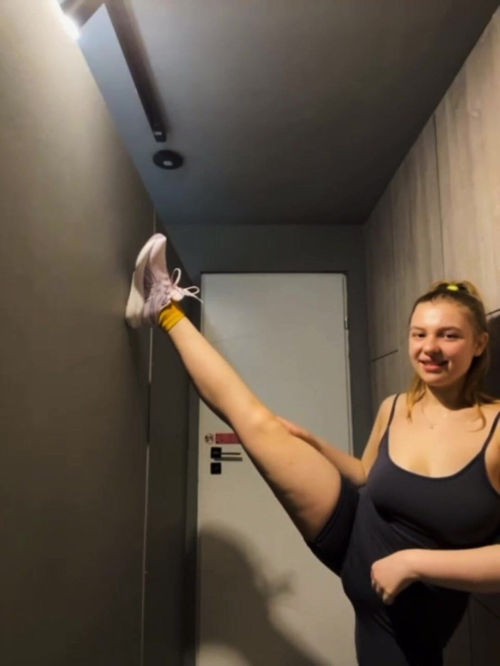 JuiceLussie: Cazzone nero cazzo figa stretta. Ditalino in primo piano