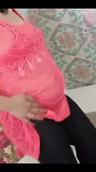 Indická erotická sexy manželka málem tančila