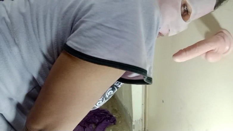 Real Couple 203: 자지와 딜도로 동시에 섹스하는 음란한 마누라