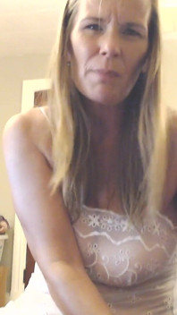 Tatlı orta yaşlı seksi üvey anne sabah boşalması