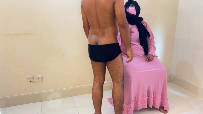 Aria Mia: 粗暴性爱戴穆斯林头巾的穆斯林女人！- Cum Wild