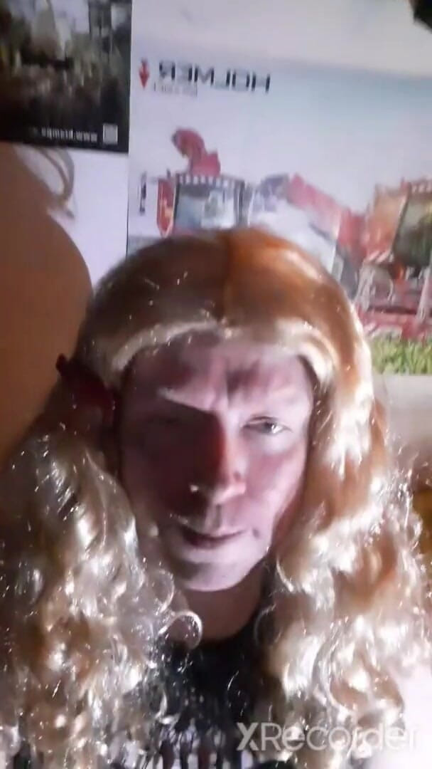 Mindblowing Fantasy: Crossdresserova fantazie kouření