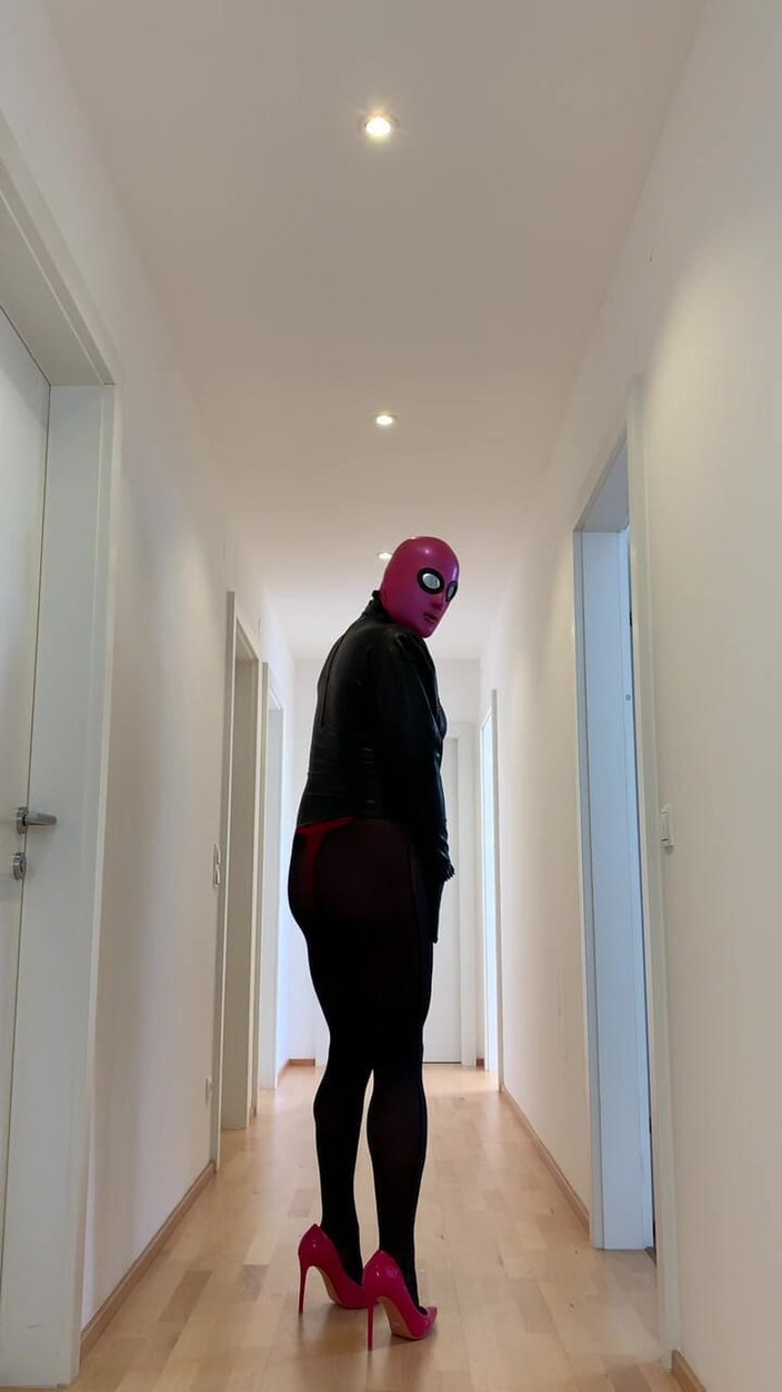PervyLara: Látex mascarado