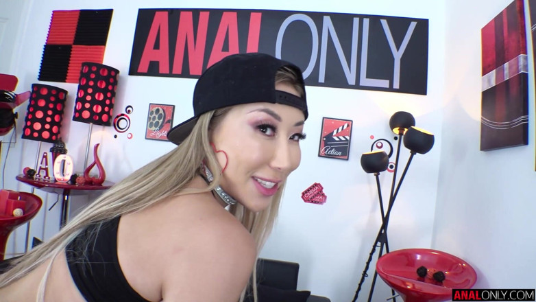 Anal Only: Protahování zadku Nicole