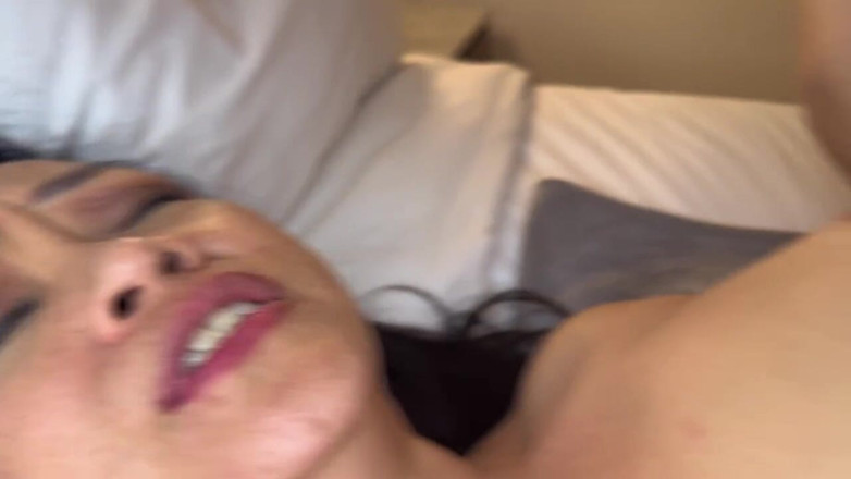 Cory Strokes: MILF นมใหญ่สาวอาเชียนน้ำตาลโดนครีมพาย BBC