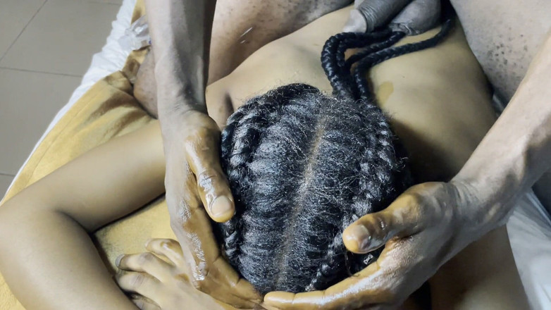 African Beauties: エボニーティーンが精液を受け取るためのヘアフェティッシュ