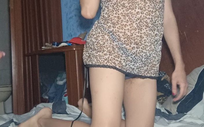 Femboy from Colombia: 私はそれがとても好きです、私はそれが大好きです、とてもおいしいです