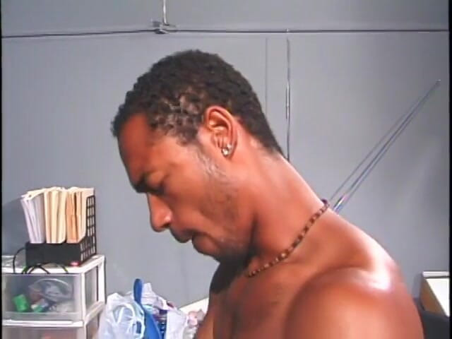 Gays Case: Chocolate skin stud sucks his partner's tool on his knees
