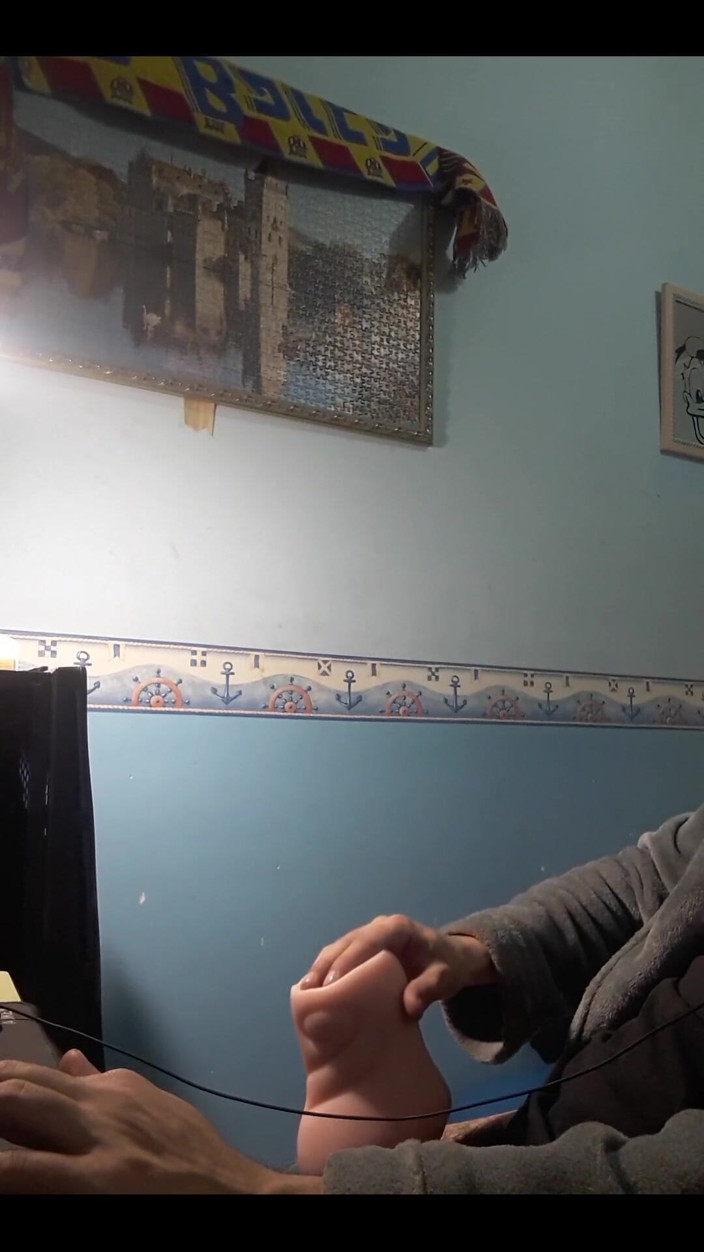 The girls' cave of fear: Corra no ar