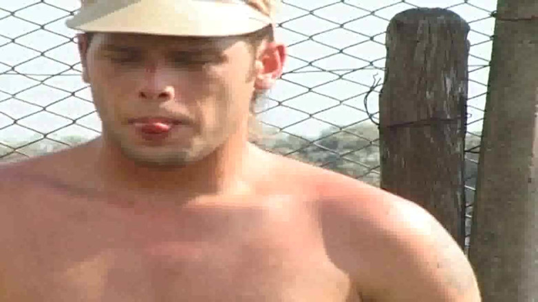 Straight fucking boy in uniform: Futută de 2 militari în aer liber