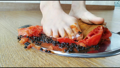 Clios Hot World: Crushing a papaya with naked feet and licking clean