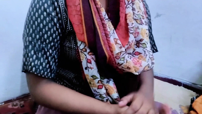 Black Beauty20: Yeni evli üvey kız kardeş kocasını aldatıyor ve kayınbiraderi ile sikiliyor